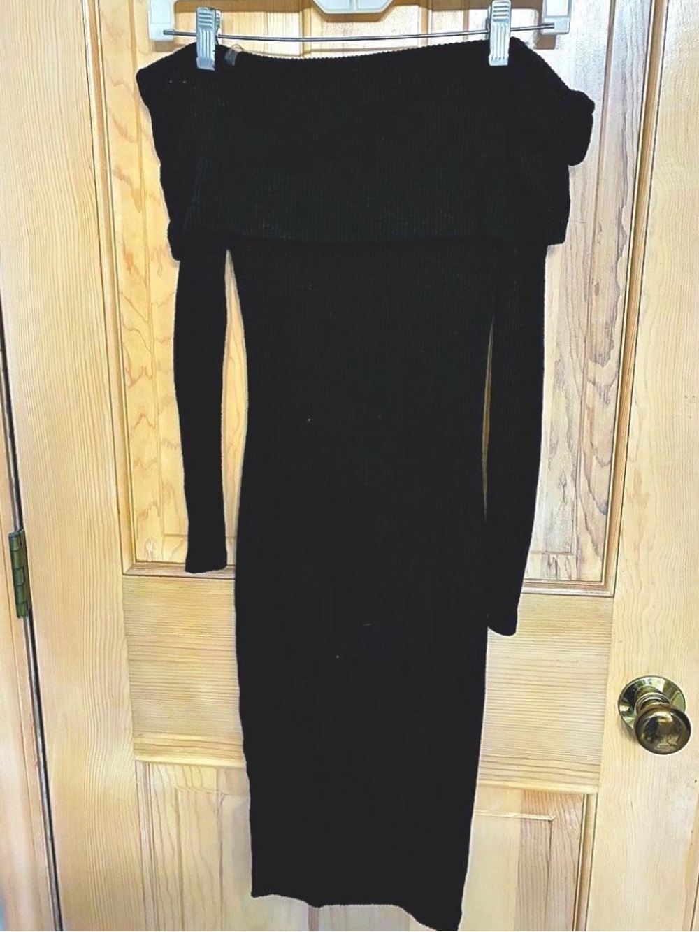 AKIRA Black Ribbed Long Sleeve Fitted Midi Dress